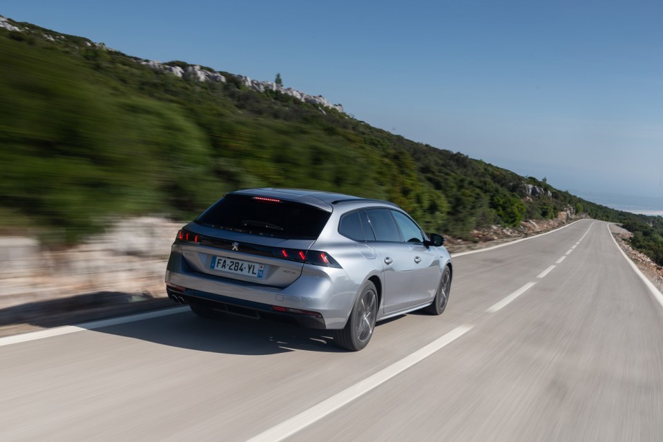 Photo officielle Peugeot 508 SW GT Line Gris Artense - Essais pr