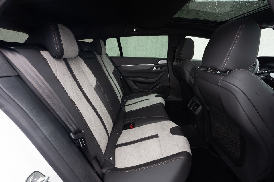 Photo Peugeot 508 II SW GT HYbrid Blanc Nacré - Essais presse 2