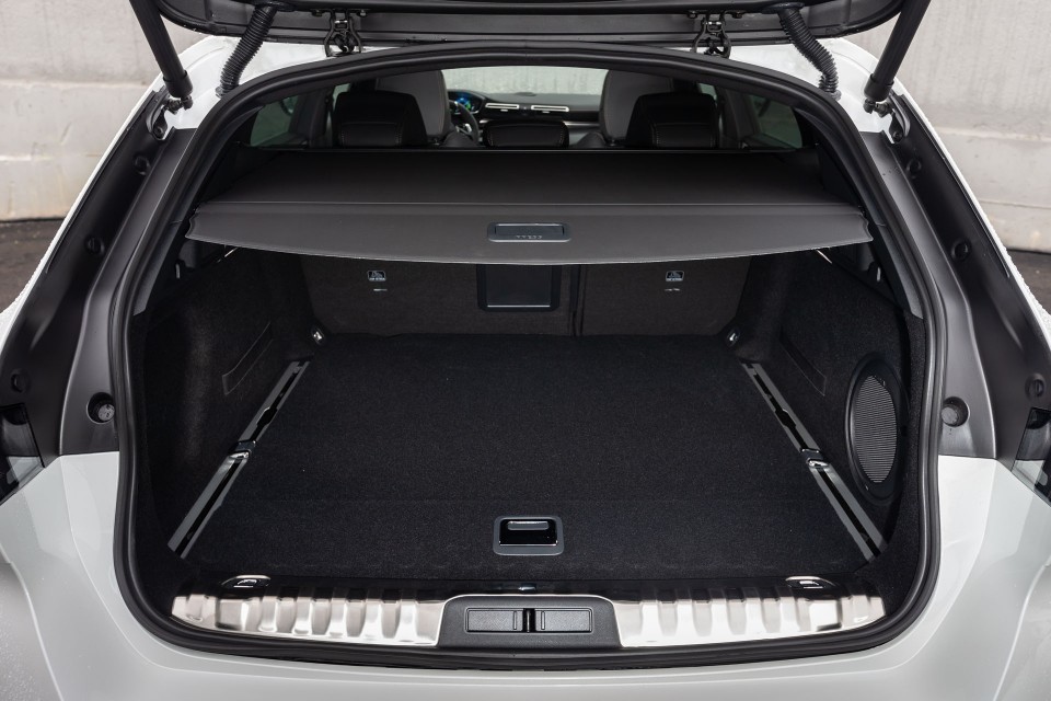 Photo Peugeot 508 II SW GT HYbrid Blanc Nacré - Essais presse 2