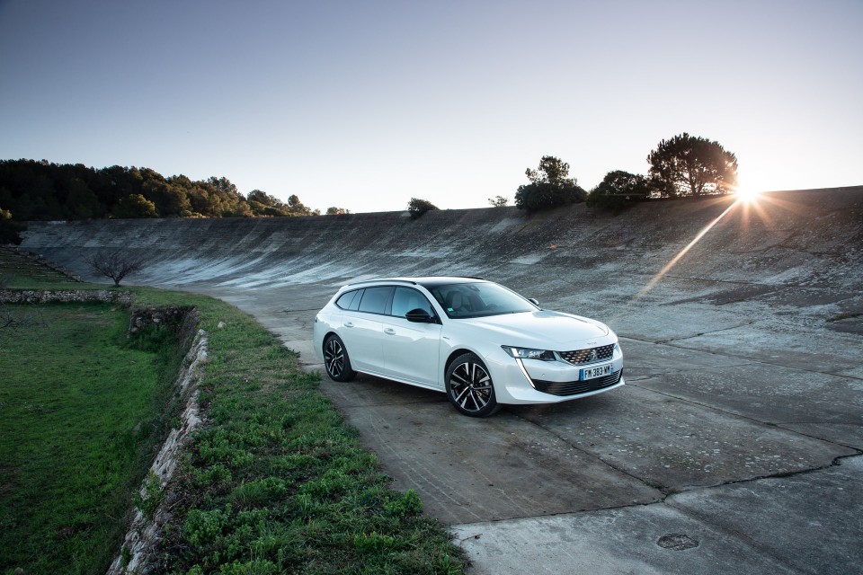 Photo Peugeot 508 II SW GT HYbrid Blanc Nacré - Essais presse 2