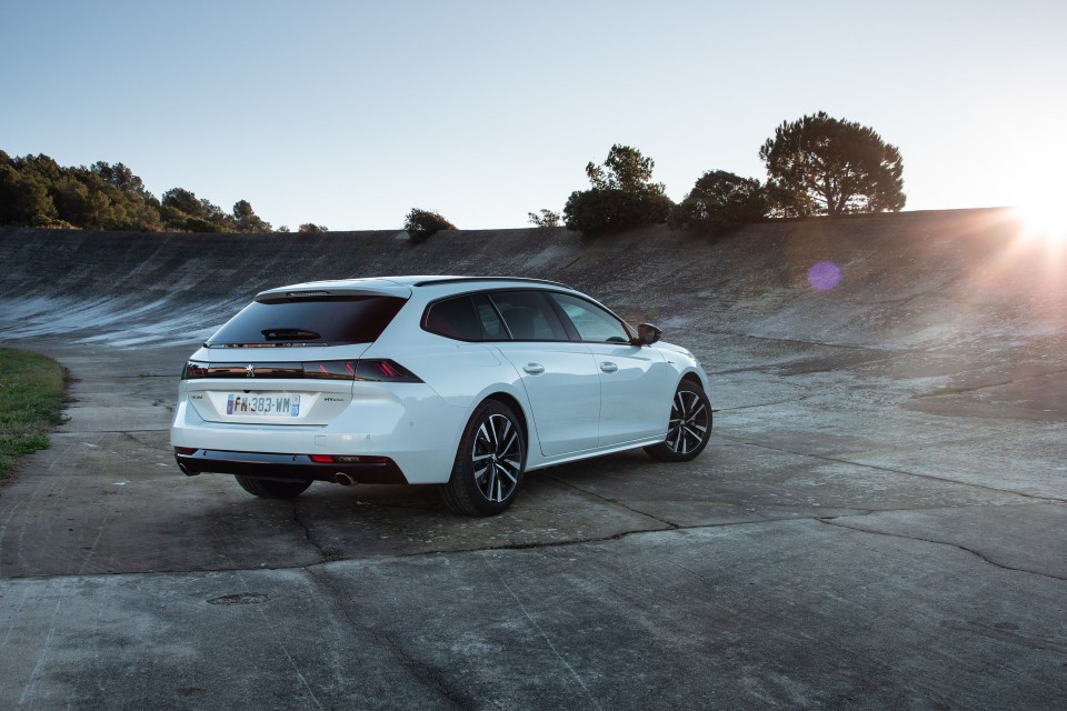 Photo Peugeot 508 II SW GT HYbrid Blanc Nacré - Essais presse 2