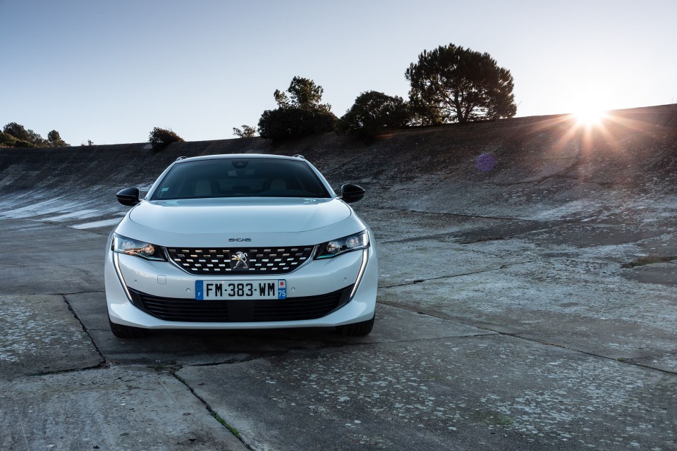 Photo Peugeot 508 II SW GT HYbrid Blanc Nacré - Essais presse 2