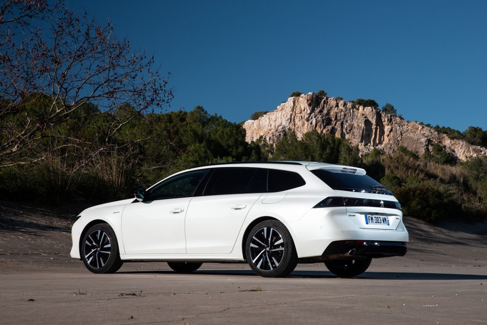 Photo Peugeot 508 II SW GT HYbrid Blanc Nacré - Essais presse 2
