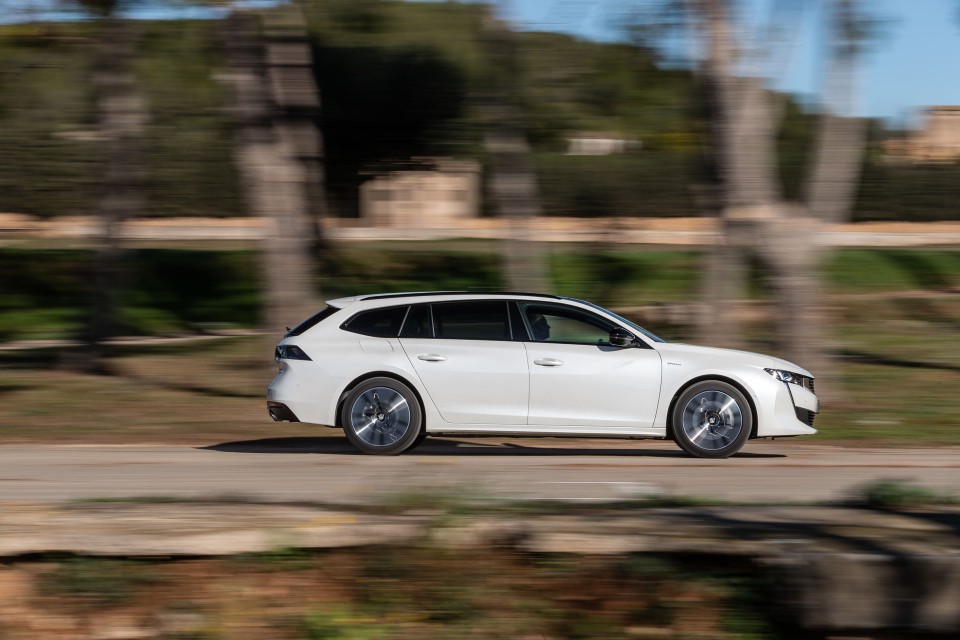 Photo Peugeot 508 II SW GT HYbrid Blanc Nacré - Essais presse 2