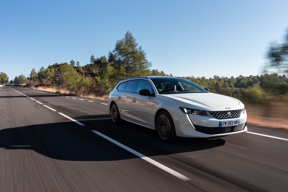 Photo Peugeot 508 II SW GT HYbrid Blanc Nacré - Essais presse 2