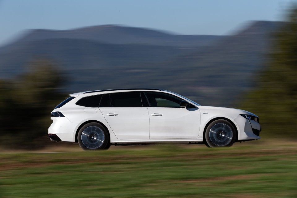 Photo Peugeot 508 II SW GT HYbrid Blanc Nacré - Essais presse 2