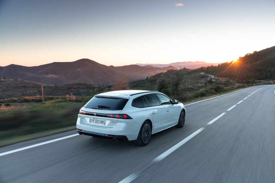 Photo Peugeot 508 II SW GT HYbrid Blanc Nacré - Essais presse 2