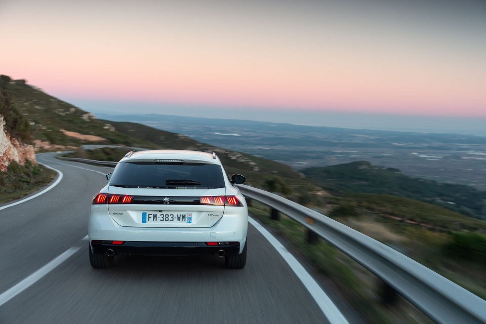 Photo Peugeot 508 II SW GT HYbrid Blanc Nacré - Essais presse 2