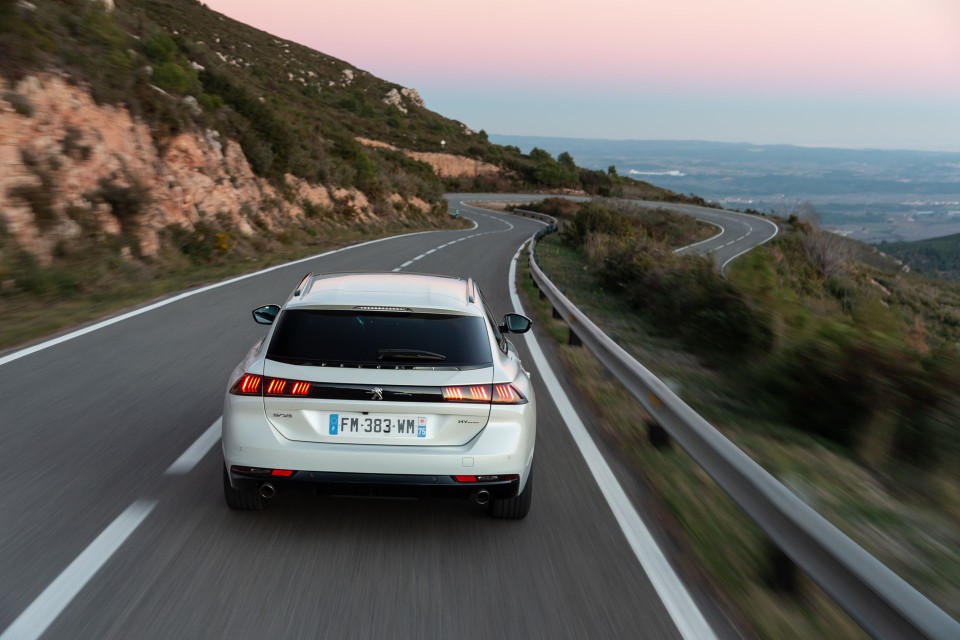 Photo Peugeot 508 II SW GT HYbrid Blanc Nacré - Essais presse 2