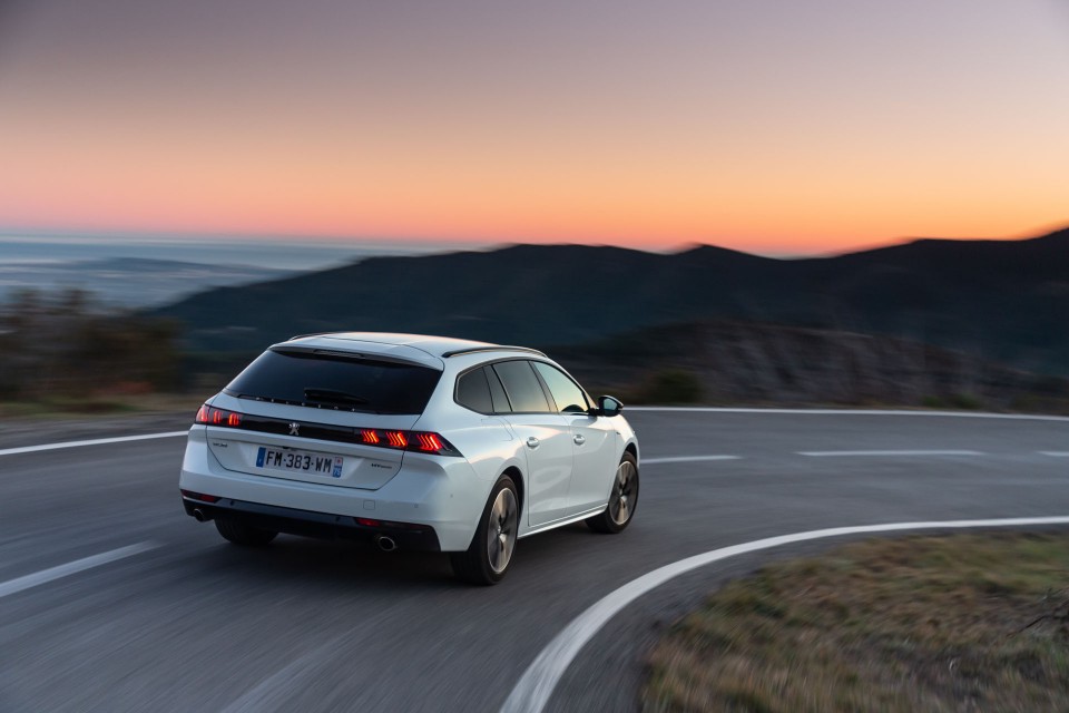 Photo Peugeot 508 II SW GT HYbrid Blanc Nacré - Essais presse 2