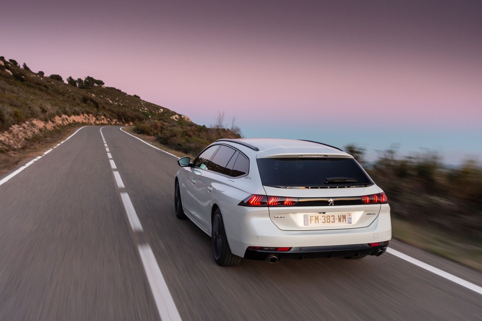 Photo Peugeot 508 II SW GT HYbrid Blanc Nacré - Essais presse 2