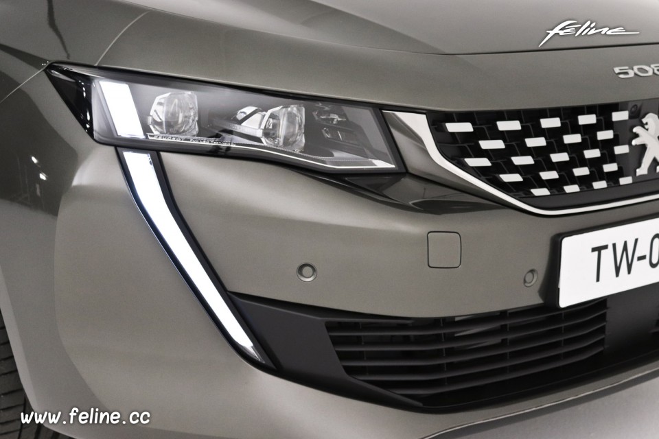 Photo signature lumineuse LED avant Peugeot 508 SW II GT Gris Am