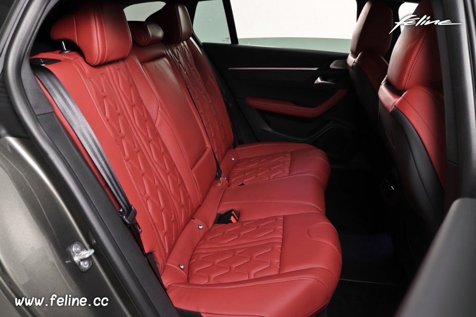 Photo banquette arrière cuir Sellier rouge pourpre Peugeot 508