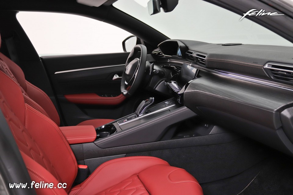 Photo intérieur cuir Sellier rouge pourpre Peugeot 508 SW II GT