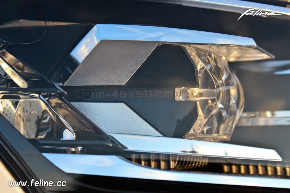Photo détail phare avant Full LED Peugeot 508 restylée