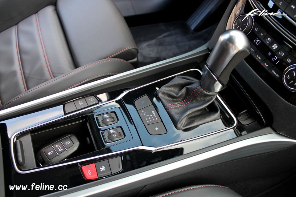 Photo console centrale Peugeot 508 GT restylée