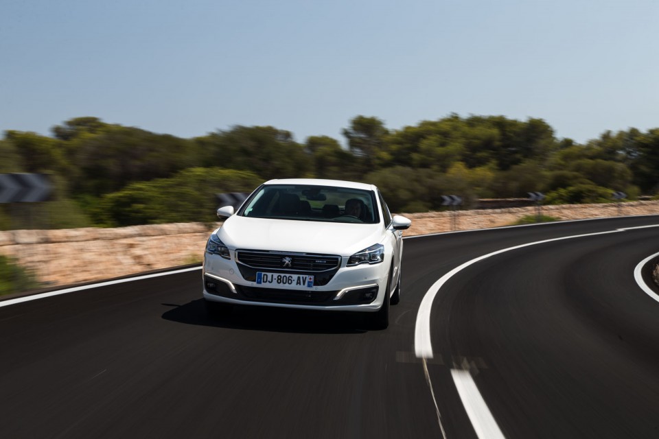 Photo officielle Peugeot 508 restylée Blanc Nacré - Essais Sep