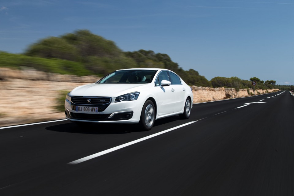 Photo officielle Peugeot 508 restylée Blanc Nacré - Essais Sep