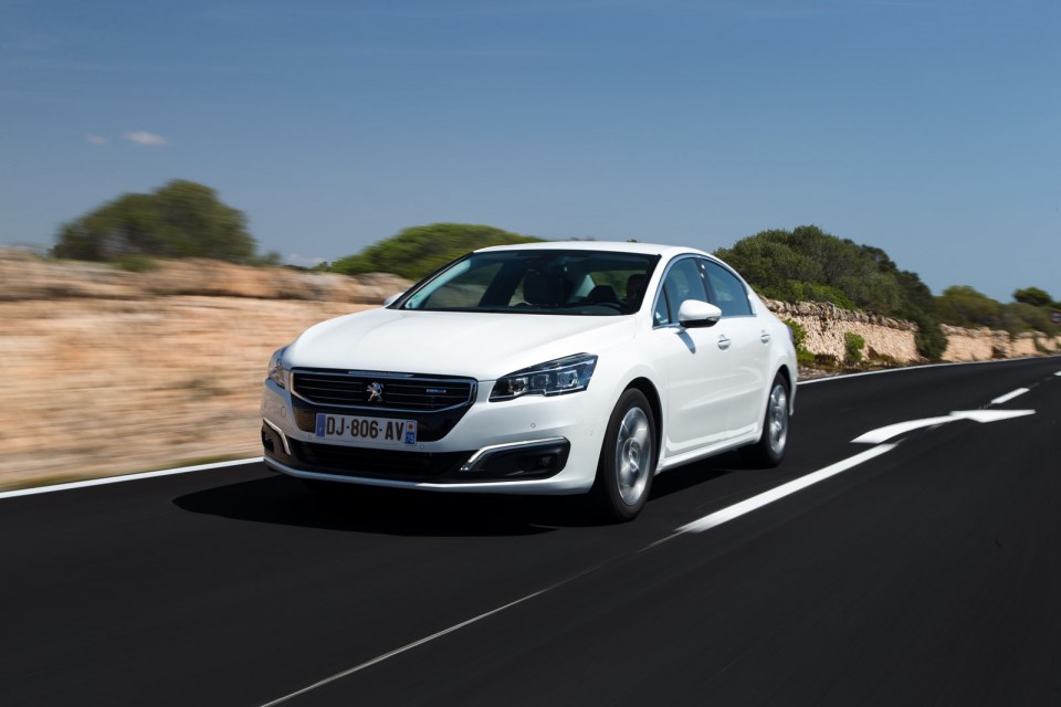 Photo officielle Peugeot 508 restylée Blanc Nacré - Essais Sep