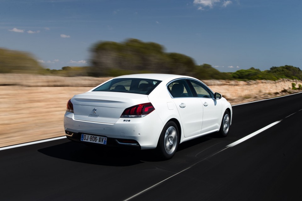 Photo officielle Peugeot 508 restylée Blanc Nacré - Essais Sep