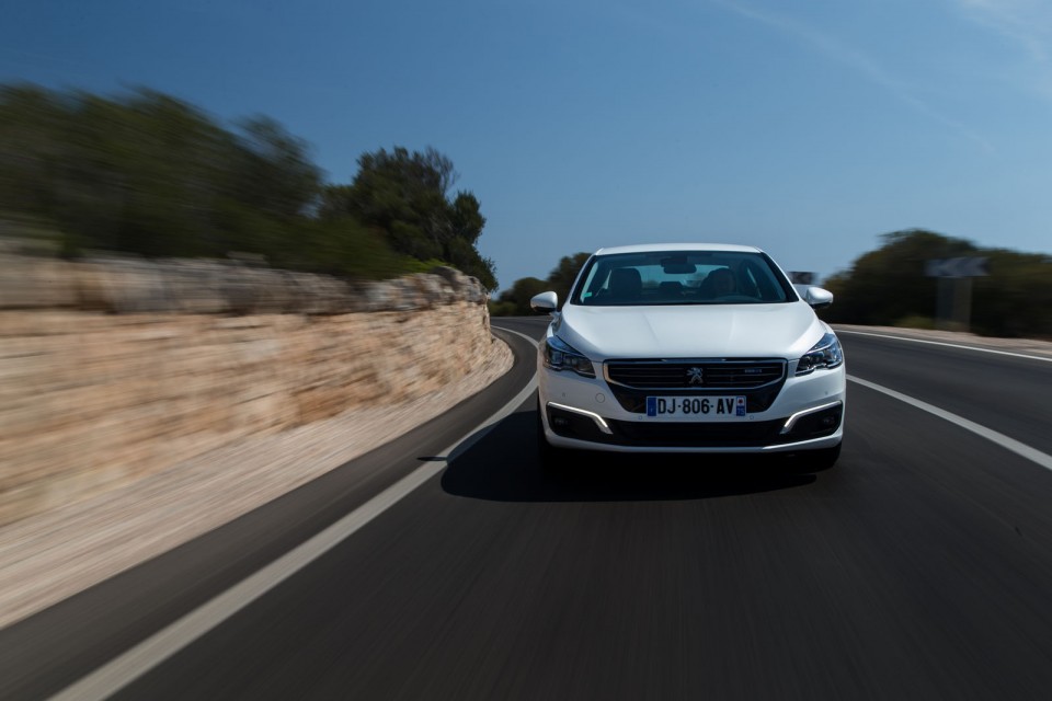 Photo officielle Peugeot 508 restylée Blanc Nacré - Essais Sep