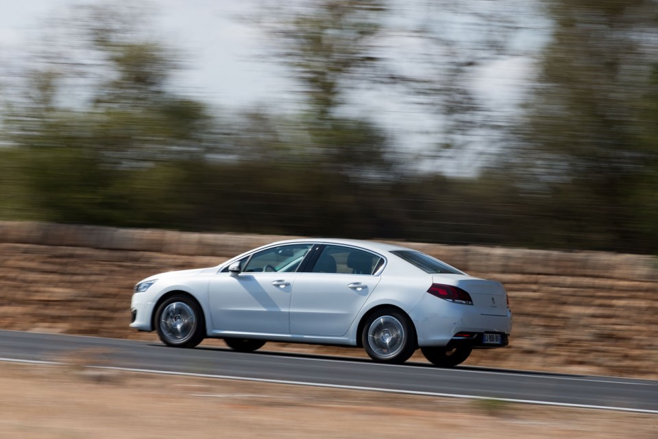 Photo officielle Peugeot 508 restylée Blanc Nacré - Essais Sep