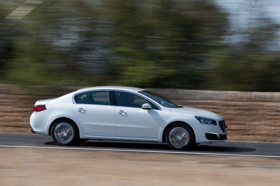 Photo officielle Peugeot 508 restylée Blanc Nacré - Essais Sep