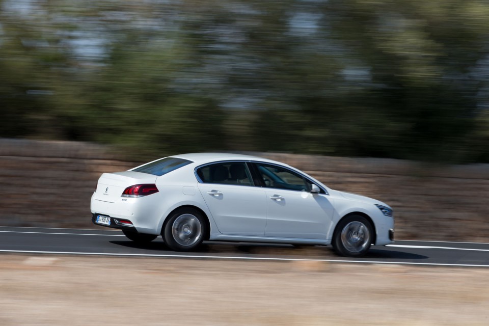 Photo officielle Peugeot 508 restylée Blanc Nacré - Essais Sep