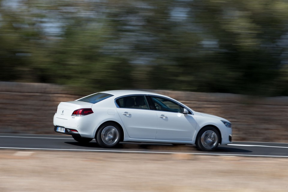 Photo officielle Peugeot 508 restylée Blanc Nacré - Essais Sep