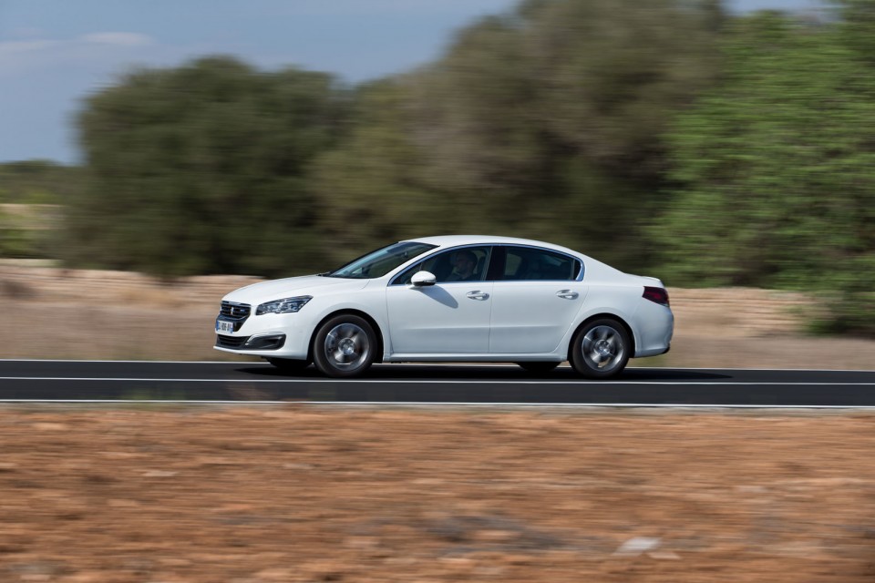 Photo officielle Peugeot 508 restylée Blanc Nacré - Essais Sep