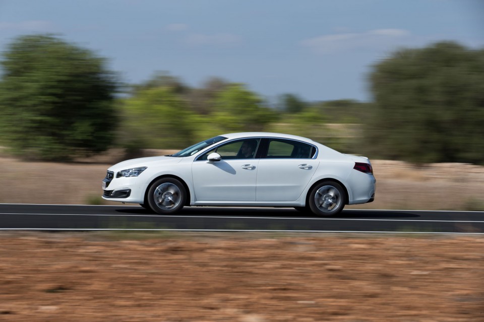 Photo officielle Peugeot 508 restylée Blanc Nacré - Essais Sep