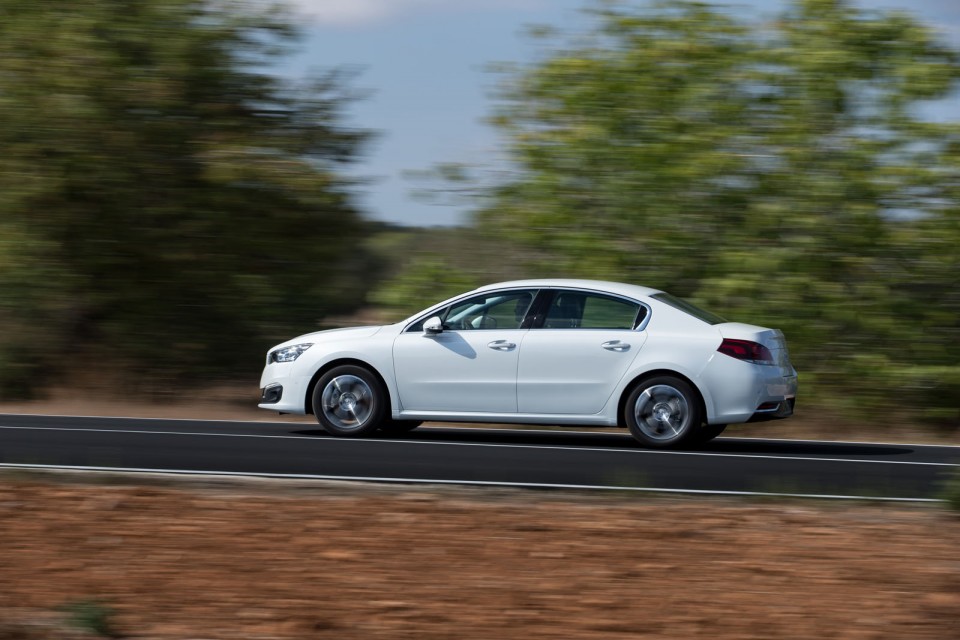 Photo officielle Peugeot 508 restylée Blanc Nacré - Essais Sep
