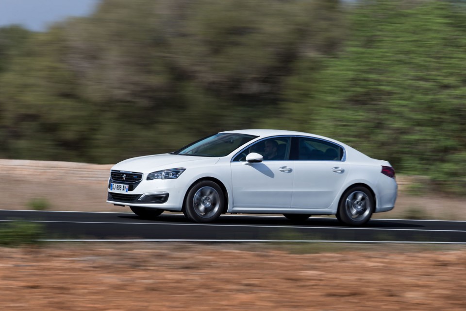 Photo officielle Peugeot 508 restylée Blanc Nacré - Essais Sep