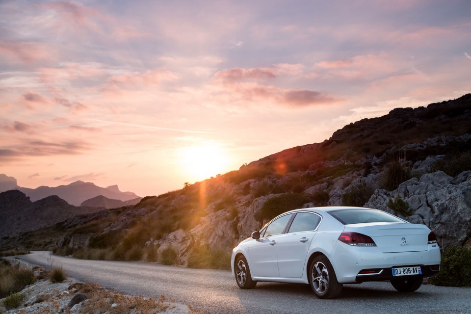 Photo officielle Peugeot 508 restylée Blanc Nacré - Essais Sep