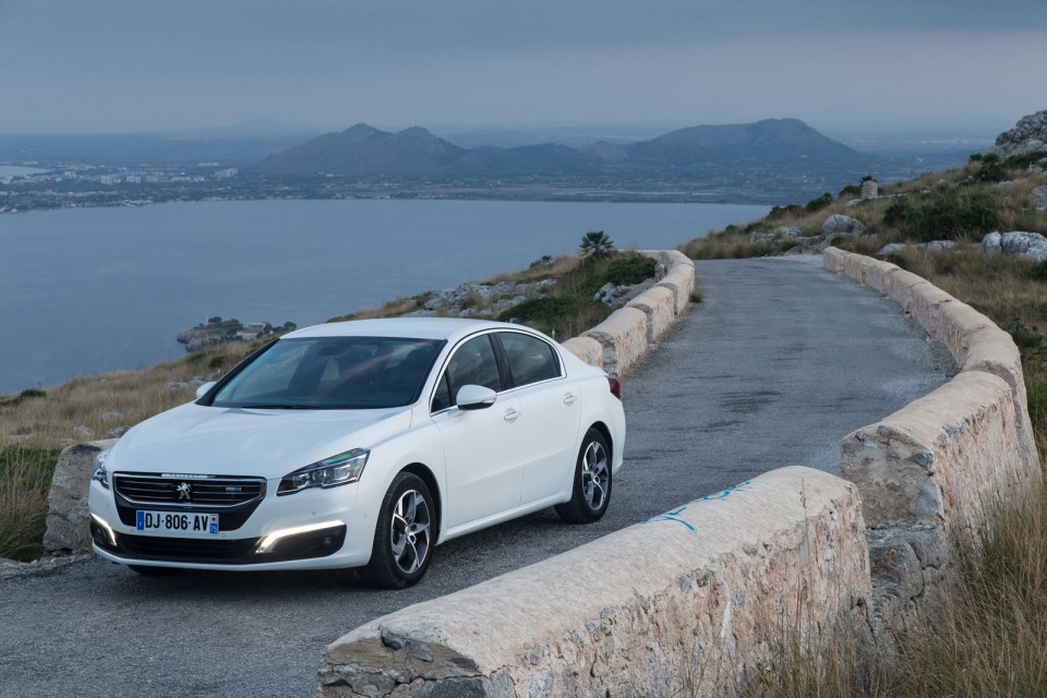 Photo officielle Peugeot 508 restylée Blanc Nacré - Essais Sep