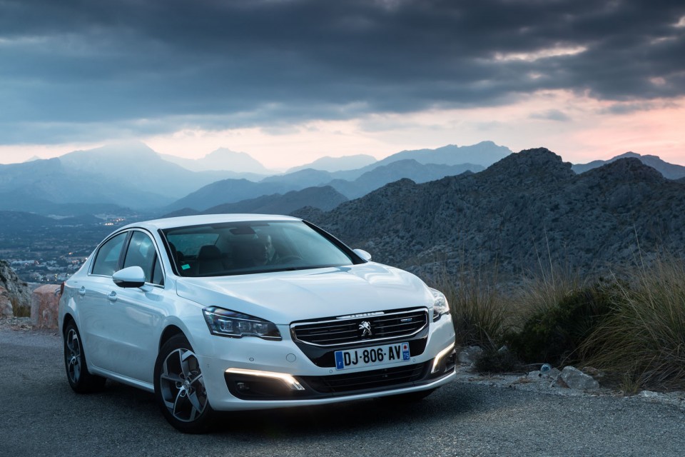 Photo officielle Peugeot 508 restylée Blanc Nacré - Essais Sep
