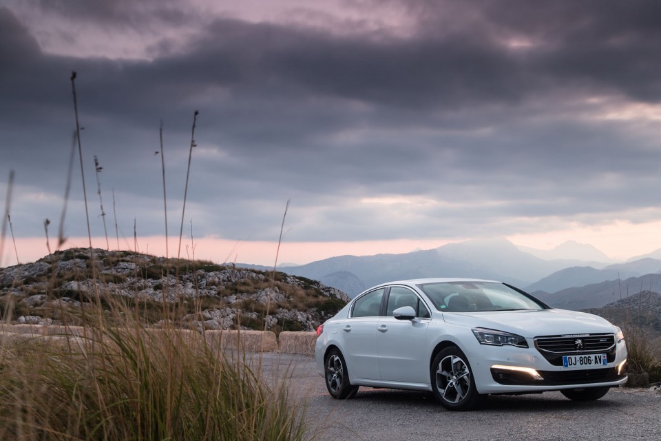 Photo officielle Peugeot 508 restylée Blanc Nacré - Essais Sep