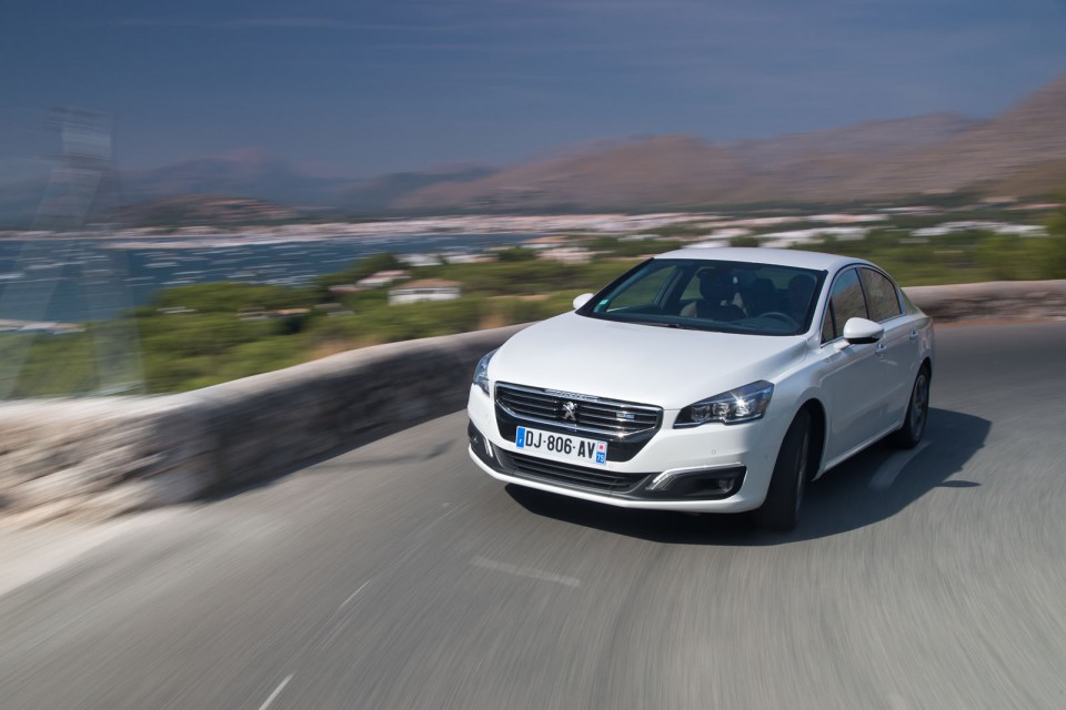 Photo officielle Peugeot 508 restylée Blanc Nacré - Essais Sep