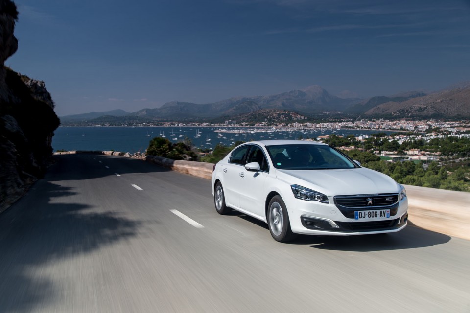 Photo officielle Peugeot 508 restylée Blanc Nacré - Essais Sep