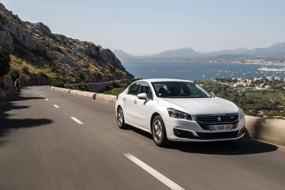 Photo officielle Peugeot 508 restylée Blanc Nacré - Essais Sep