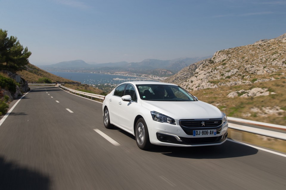 Photo officielle Peugeot 508 restylée Blanc Nacré - Essais Sep