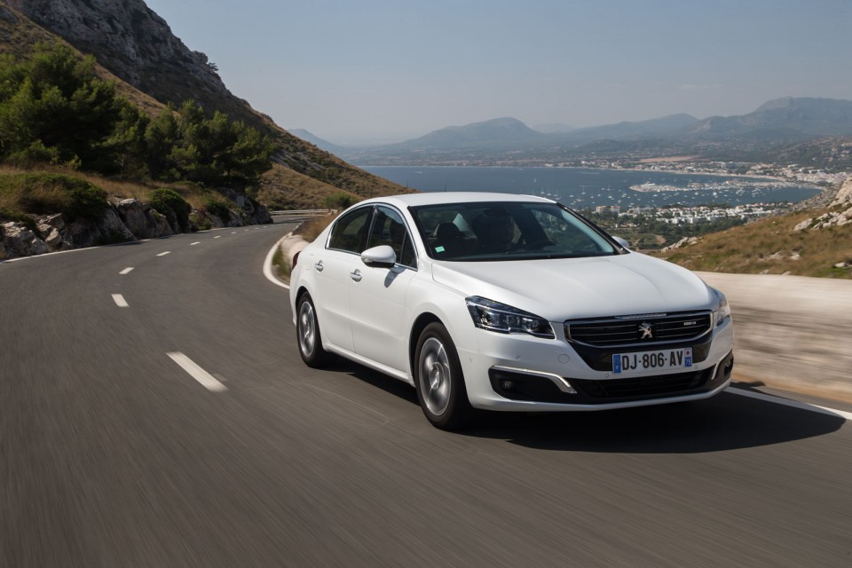 Photo officielle Peugeot 508 restylée Blanc Nacré - Essais Sep