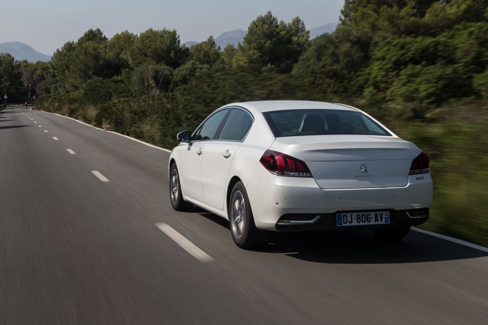 Photo officielle Peugeot 508 restylée Blanc Nacré - Essais Sep