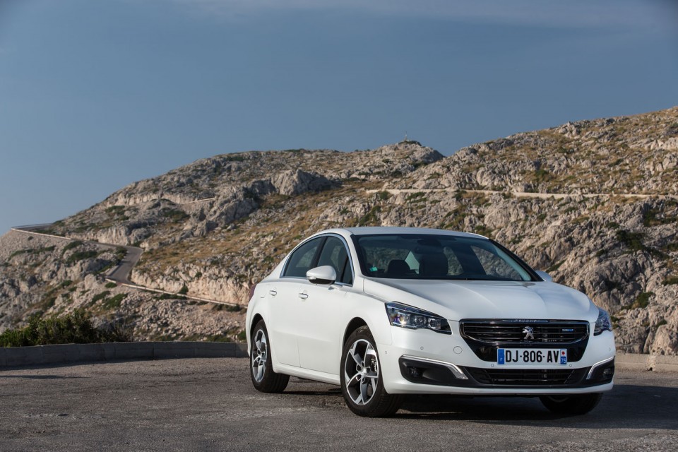Photo officielle Peugeot 508 restylée Blanc Nacré - Essais Sep