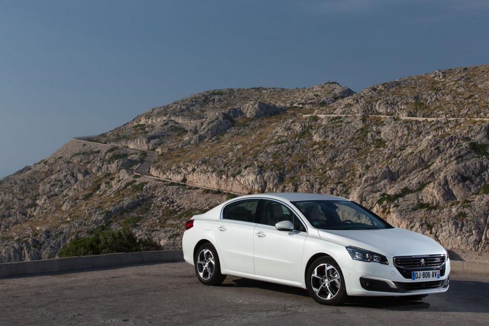Photo officielle Peugeot 508 restylée Blanc Nacré - Essais Sep