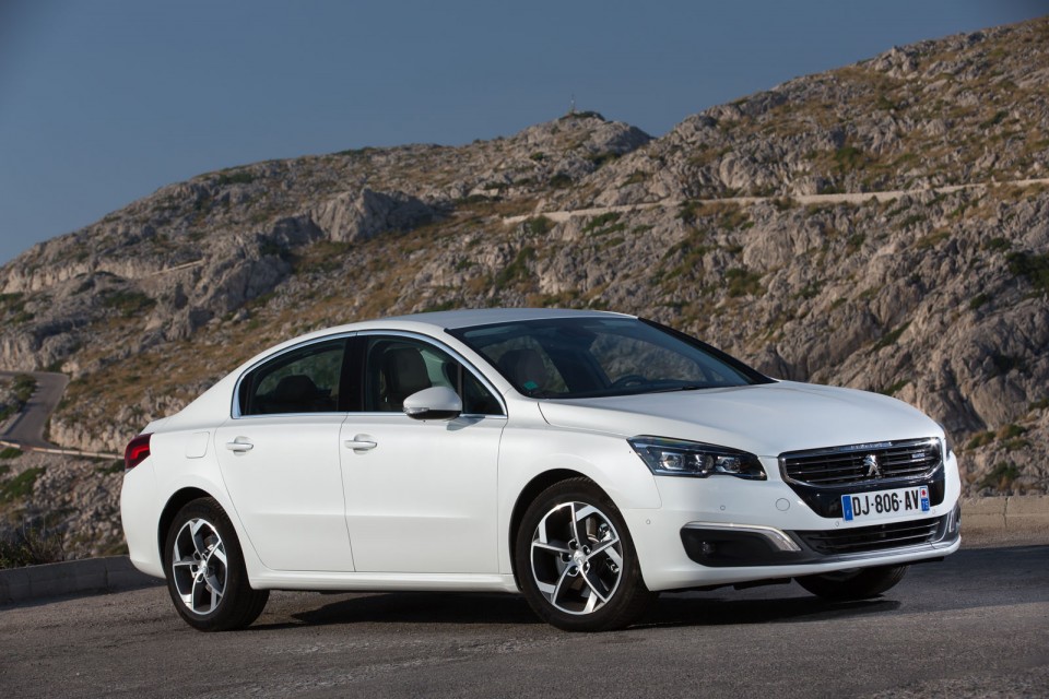 Photo officielle Peugeot 508 restylée Blanc Nacré - Essais Sep