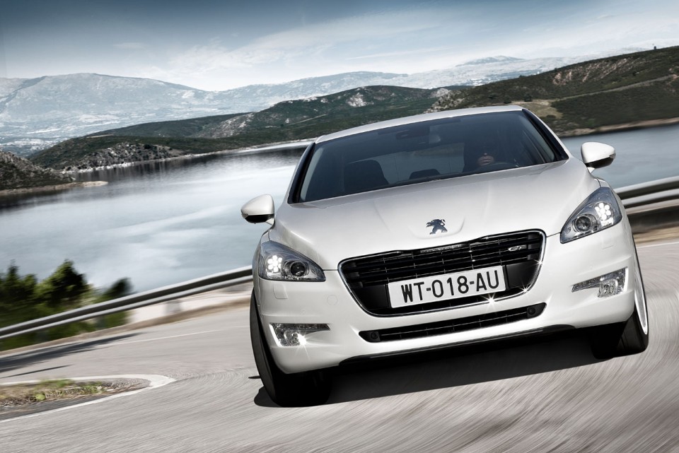 Photo officielle face avant dynamique Peugeot 508 Blanc Nacré I - 1-010