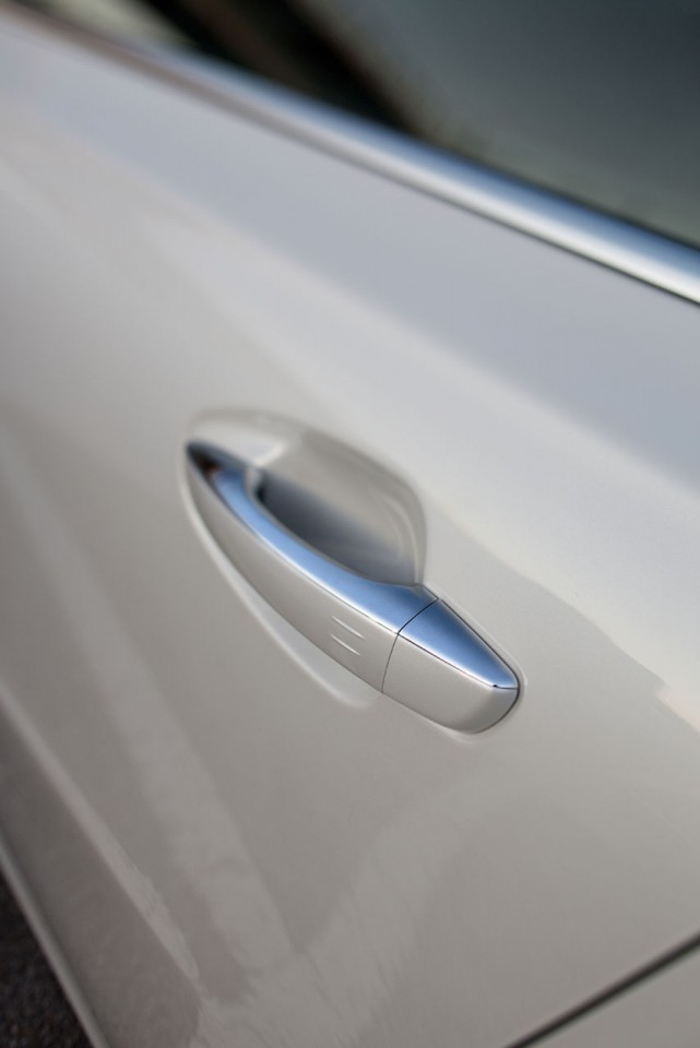 Photo officielle poignée de porte Peugeot 508 Blanc Nacré I - 1-016