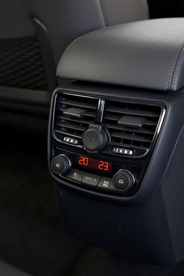 Photo officielle console climatisation automatique bi-zone arrière Peugeot 508 I - 1-022