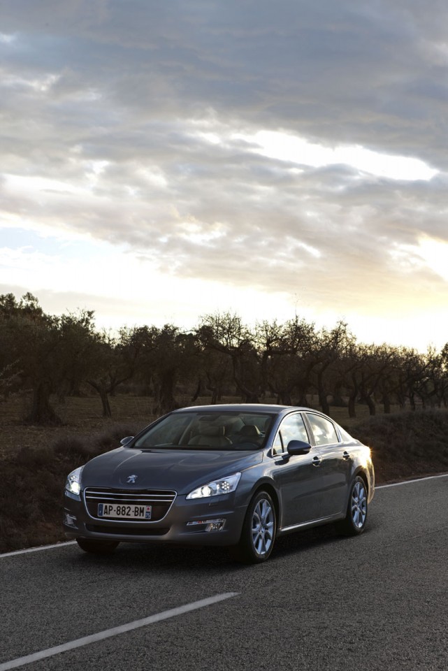 Photo officielle 3/4 avant Peugeot 508 Gris Thorium I - 2-001